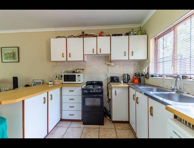 2 BEDROOM TOWNHOUSE FOR SALE IN HAYFIELDS